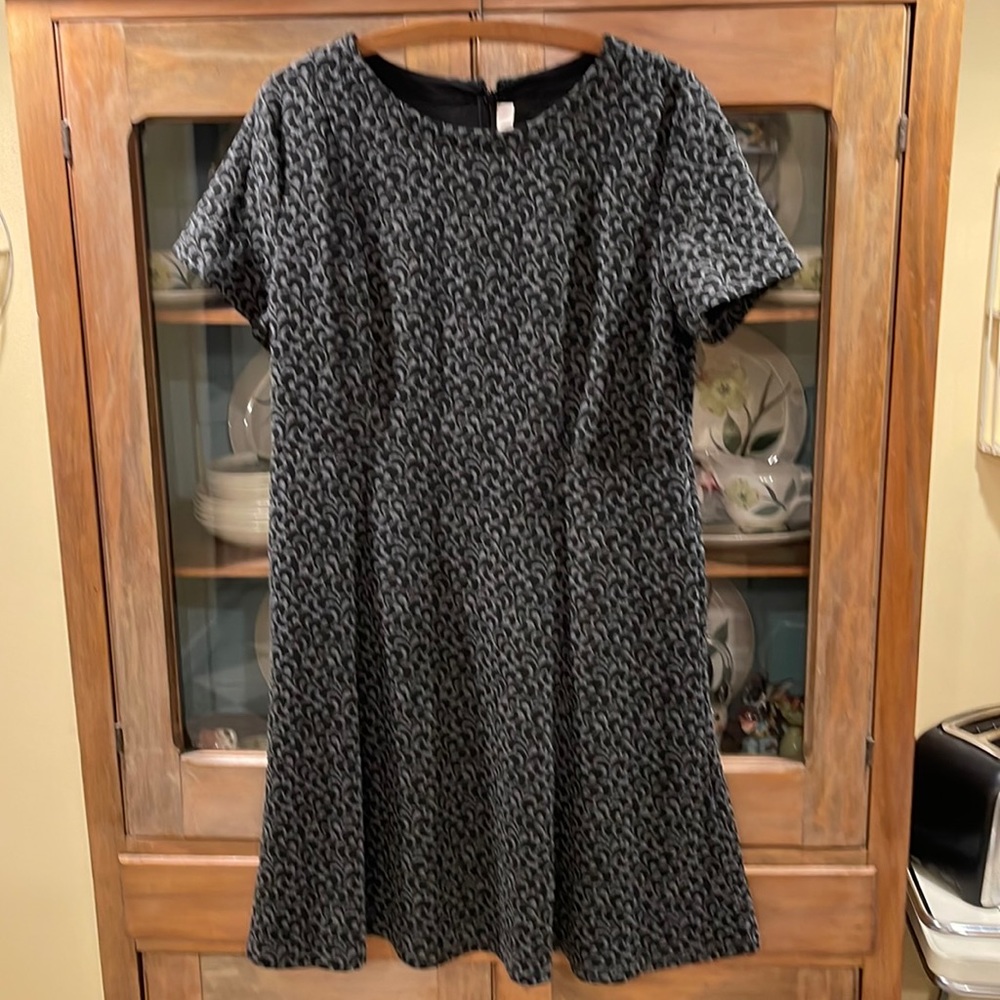 Ann Taylor Loft Gray and Black Lace Floral Design Size 14 NWT
